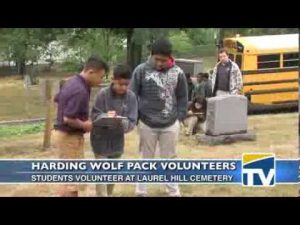 Harding Wolf Pack Volunteers at Laurel Hill – DMPS-TV News thumbnail