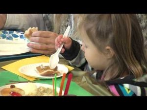 Thanksgiving Feast at Smouse – DMPS-TV News thumbnail