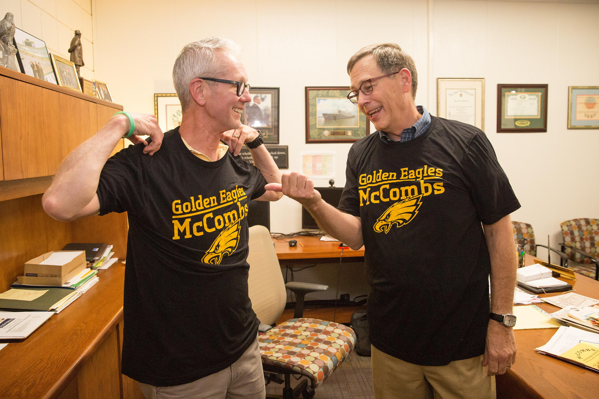 Alum Teachers Stroll McCombs Memory Lane - Des Moines Public Schools