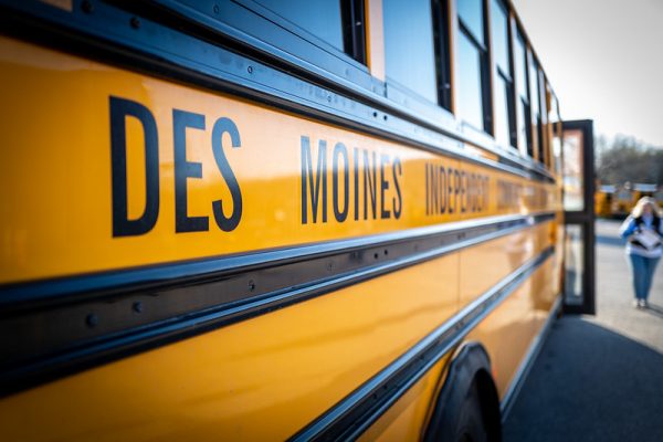 DMPS On The Go: District Launches WiFi Service on School Buses