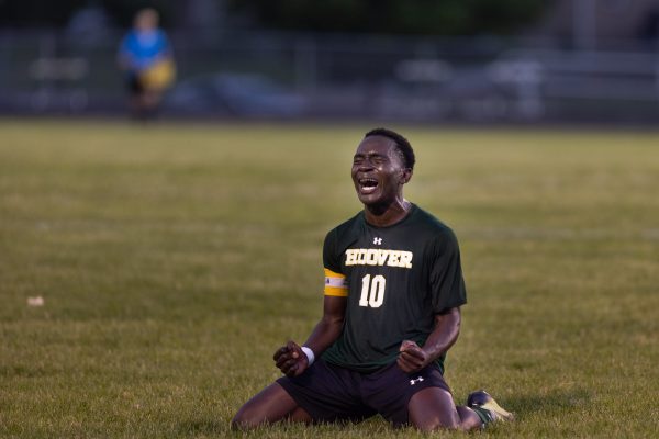 Hoover Tops Pella to Qualify for State Soccer Tourney