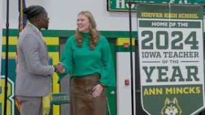 Hoover’s Ann Mincks: 2024 Iowa Teacher of the Year thumbnail